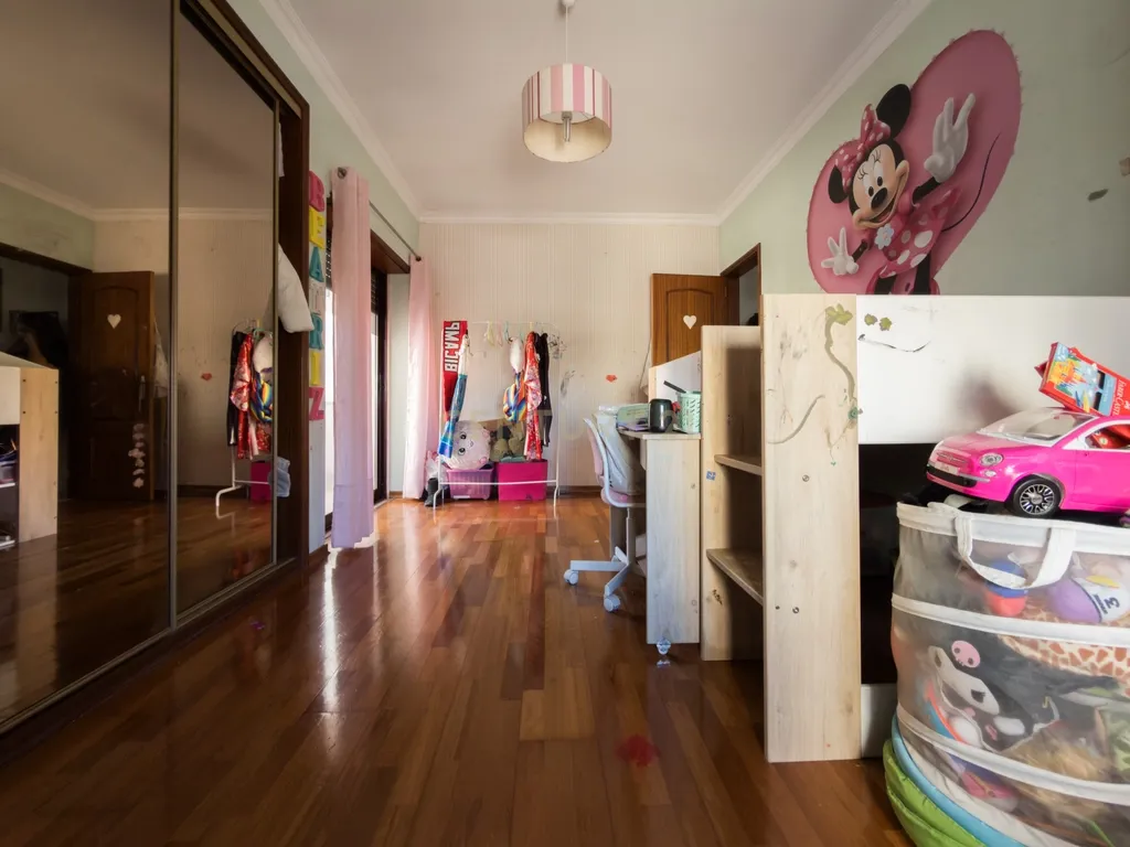 Apartamento T3 com Suíte, 3 Varandas e Arrecadação de 14 m² | Avenida 25 de Abril, Ramada - Image 16