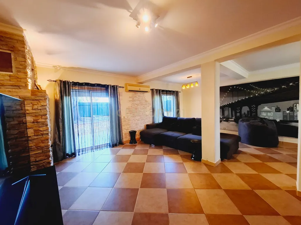 A Moradia que a sua família merece, Espaço, Luz e Tranquilidade a poucos minutos de Albufeira - Image 1
