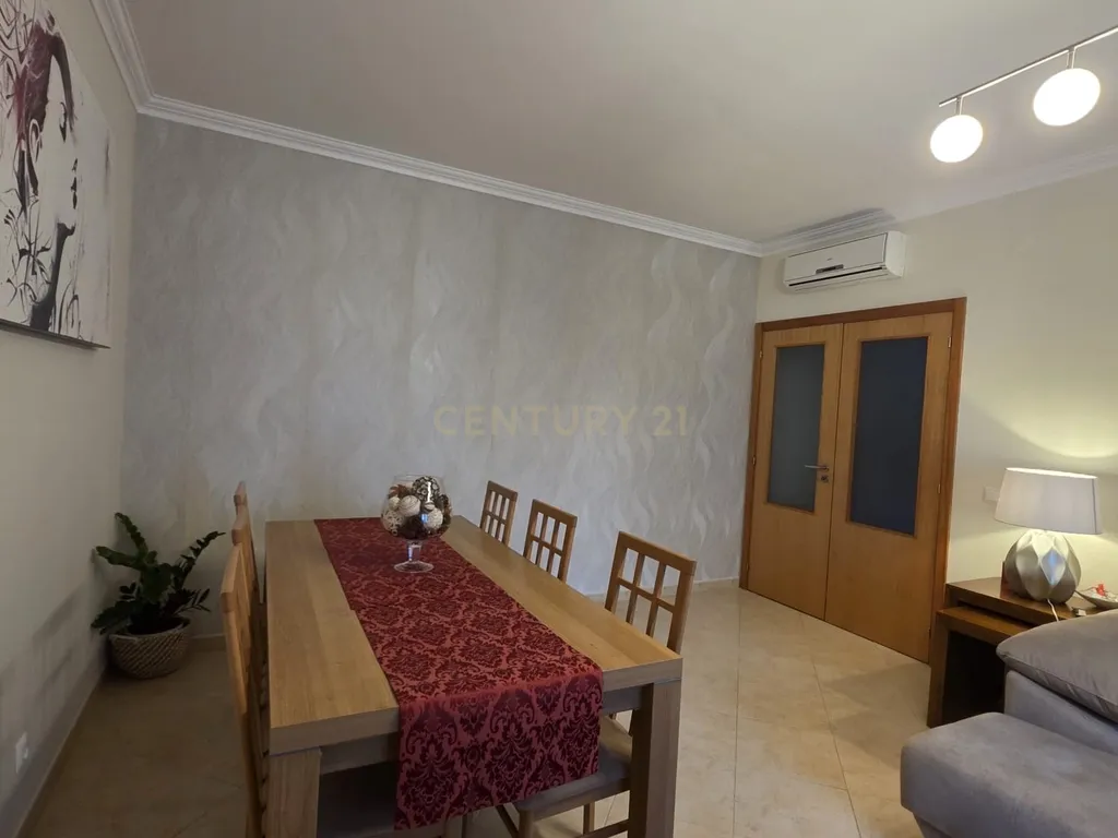 Apartamento T2 com Excelentes Áreas e Varanda Ampla na Quinta dos Arcos, Armação de Pera - Image 14