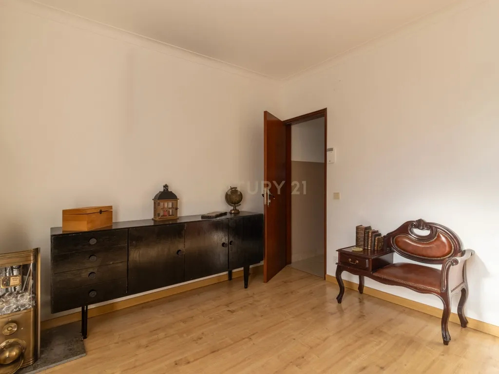 Moradia multifamiliar com rendimento imediato | 2.000 m² de terreno | A apenas 4,5 km de Fátima - Image 29