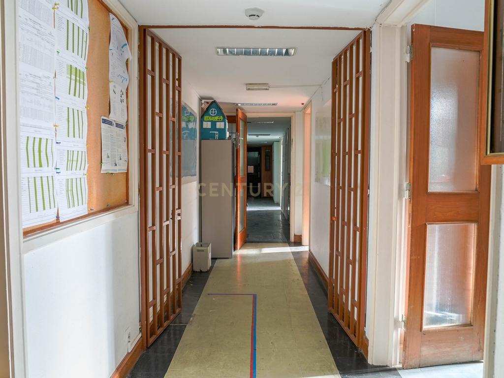  Espaço Versátil com Localização Privilegiada - Image 19