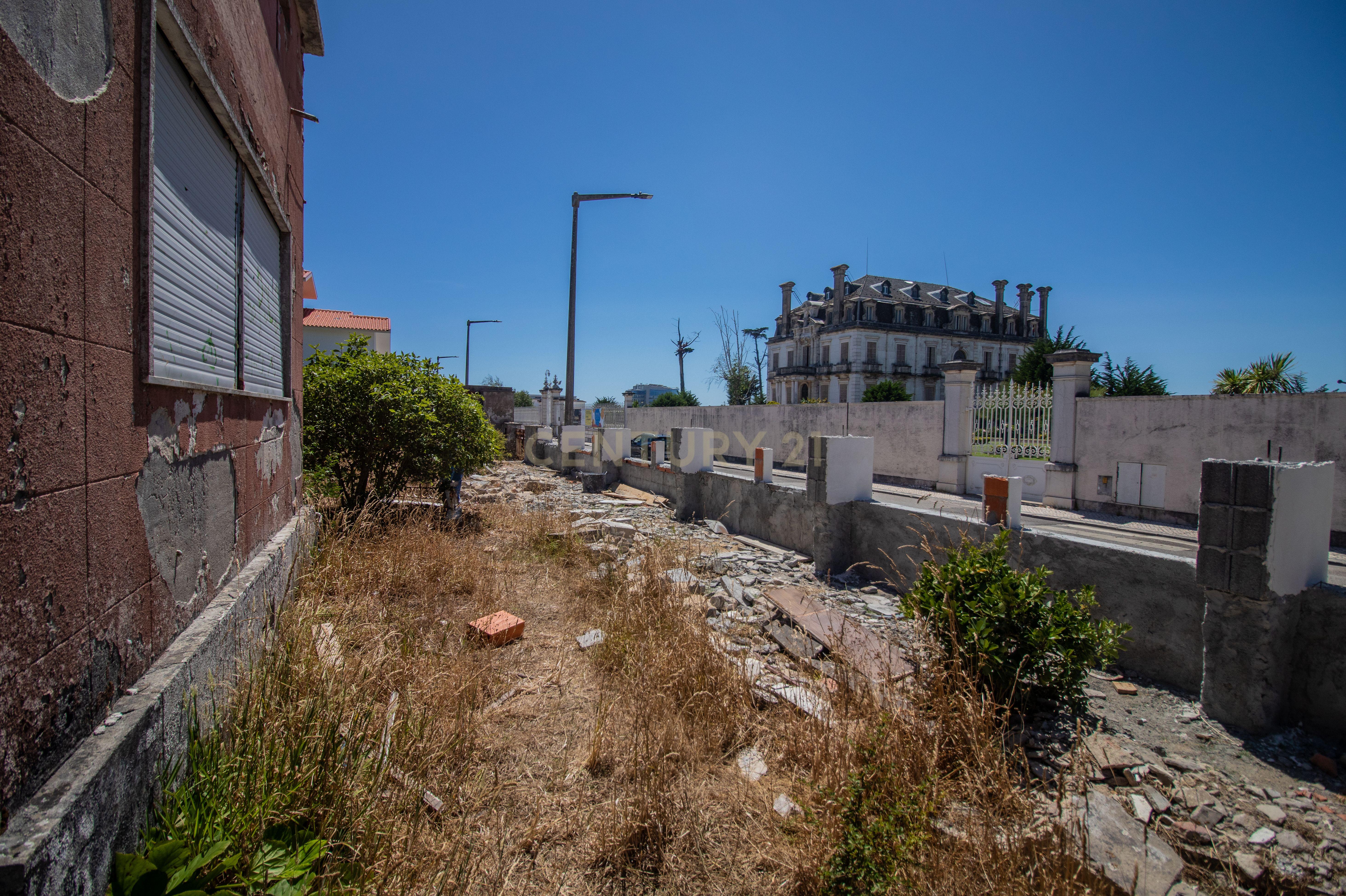 Fotografia 3 de Moradia icónica para reabilitar em frente ao Palácio Sotto Mayor — Figueira da Foz