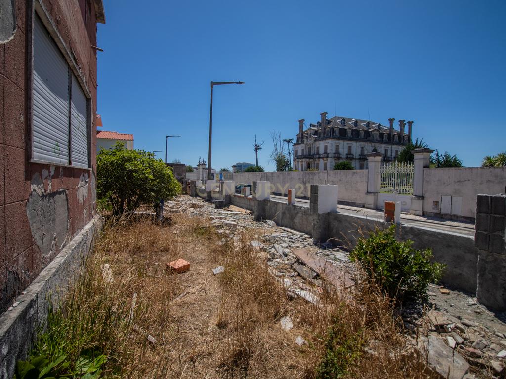 Moradia icónica para reabilitar em frente ao Palácio Sotto Mayor — Figueira da Foz - Image 18