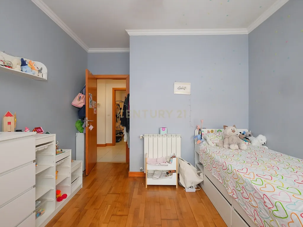 Apartamento T3 com Excelentes Áreas e Garagem na Urbanização Moinho do Guizo – Mina de Água, Amadora - Image 20