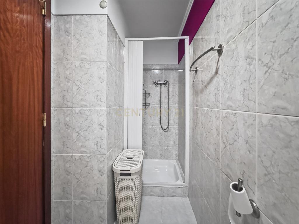 Apartamento T3 Duplex com Vista Desafogada no Monte da Caparica - Image 29