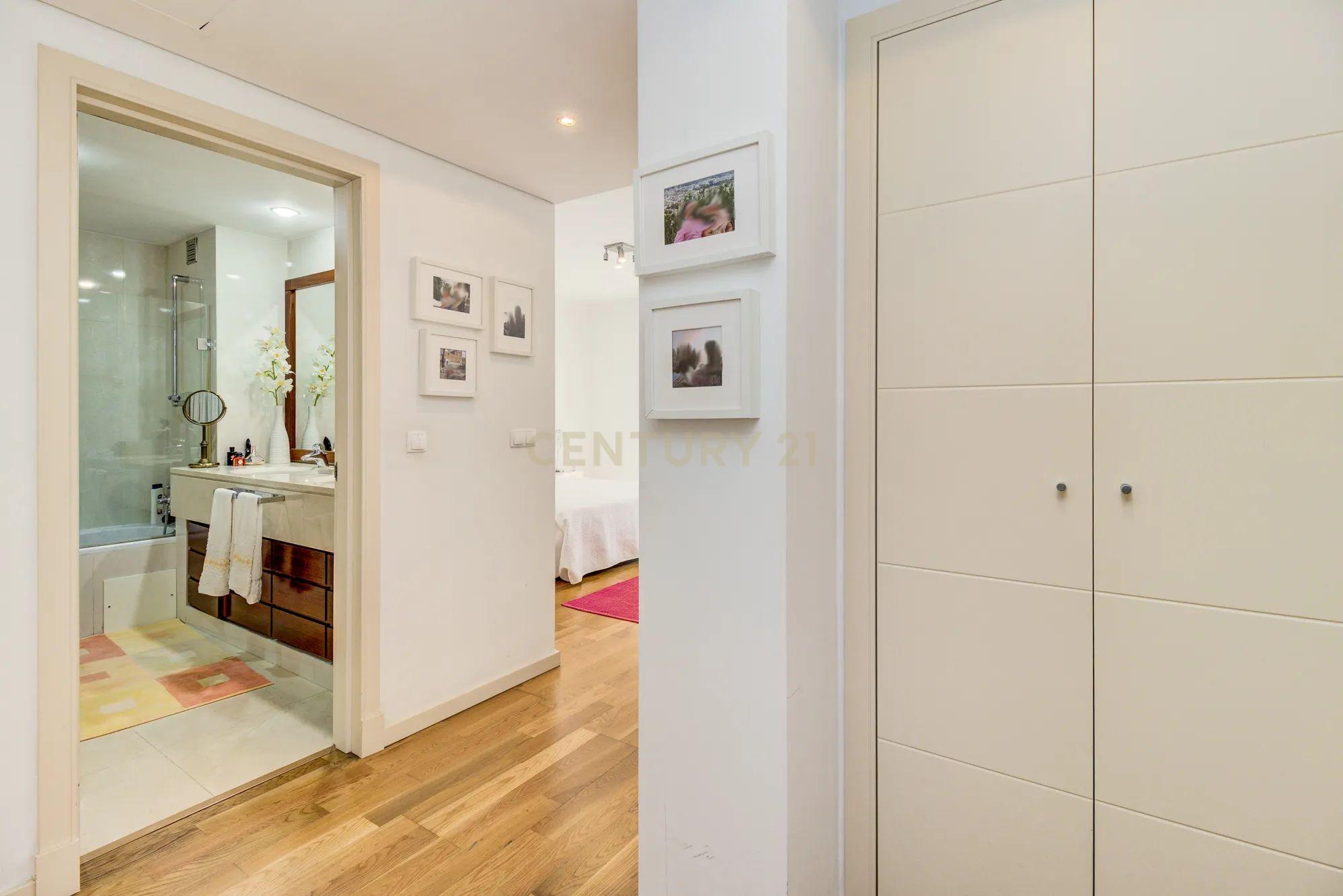 Apartamento T4, com 188m2, cozinha equipada e 2 lugares de garagem - Image 20