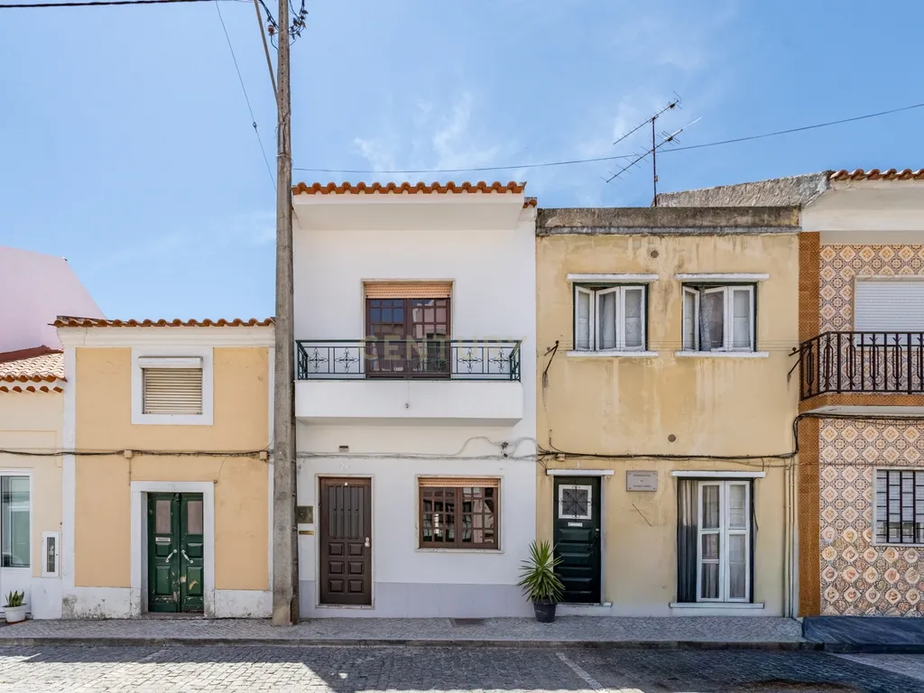 Espaçosa Moradia T3 em Azambuja, Lisboa - Image 2