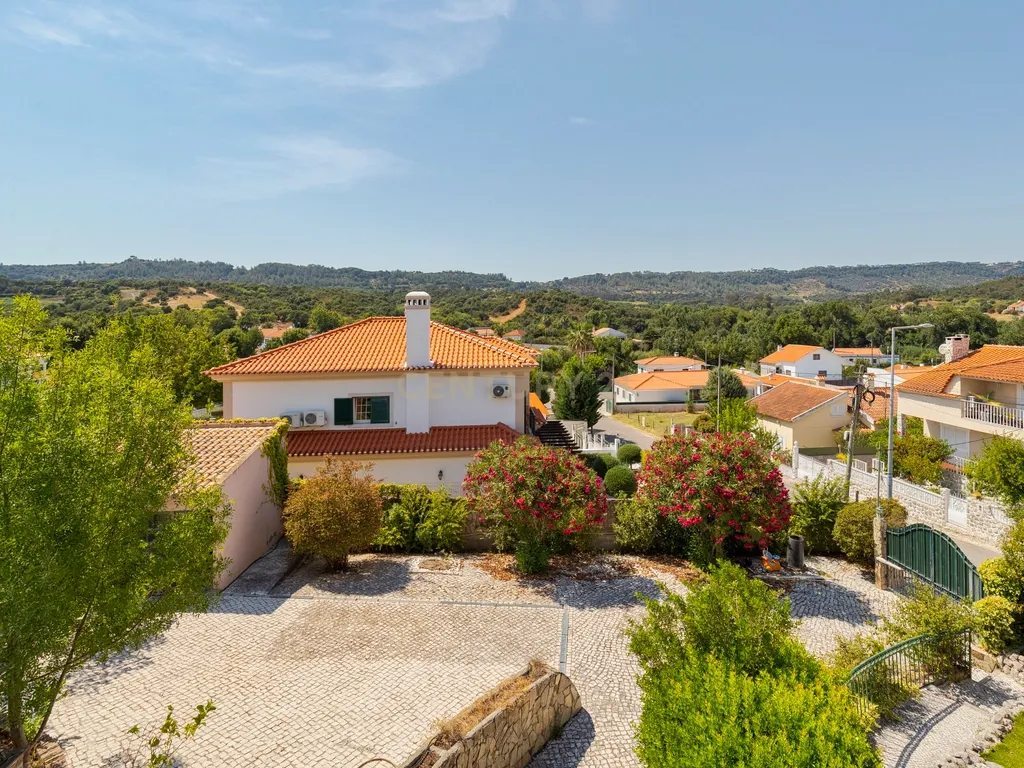 Moradia T4 Exclusiva com Piscina | Vista Serra da Arrábida | Setúbal - Image 31