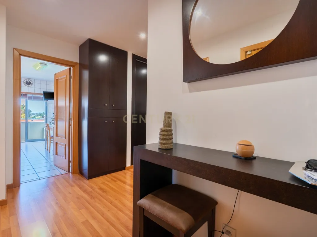 Excelente T3 em Lagoa | Localização Privilegiada perto de Tudo - Image 8