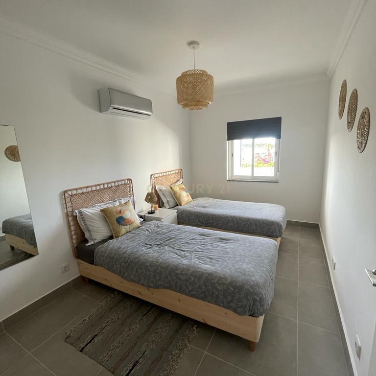 Apartamento T2 Mobilado Condomínio Fechado - Sagres. - Image 11