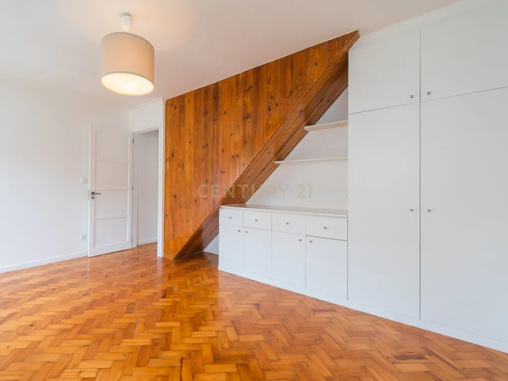 Moradia T3 + 1 Renovada com Jardim e Piscina em Penha de França, Lisboa - Image 51