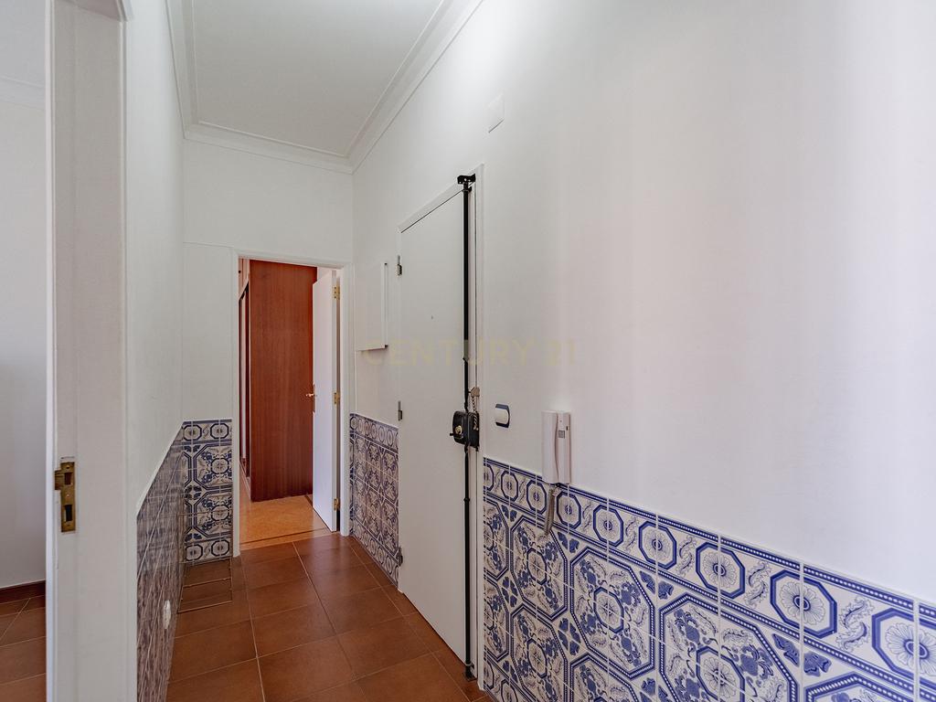 Apartamento T1 Feijó - Almada - Image 12