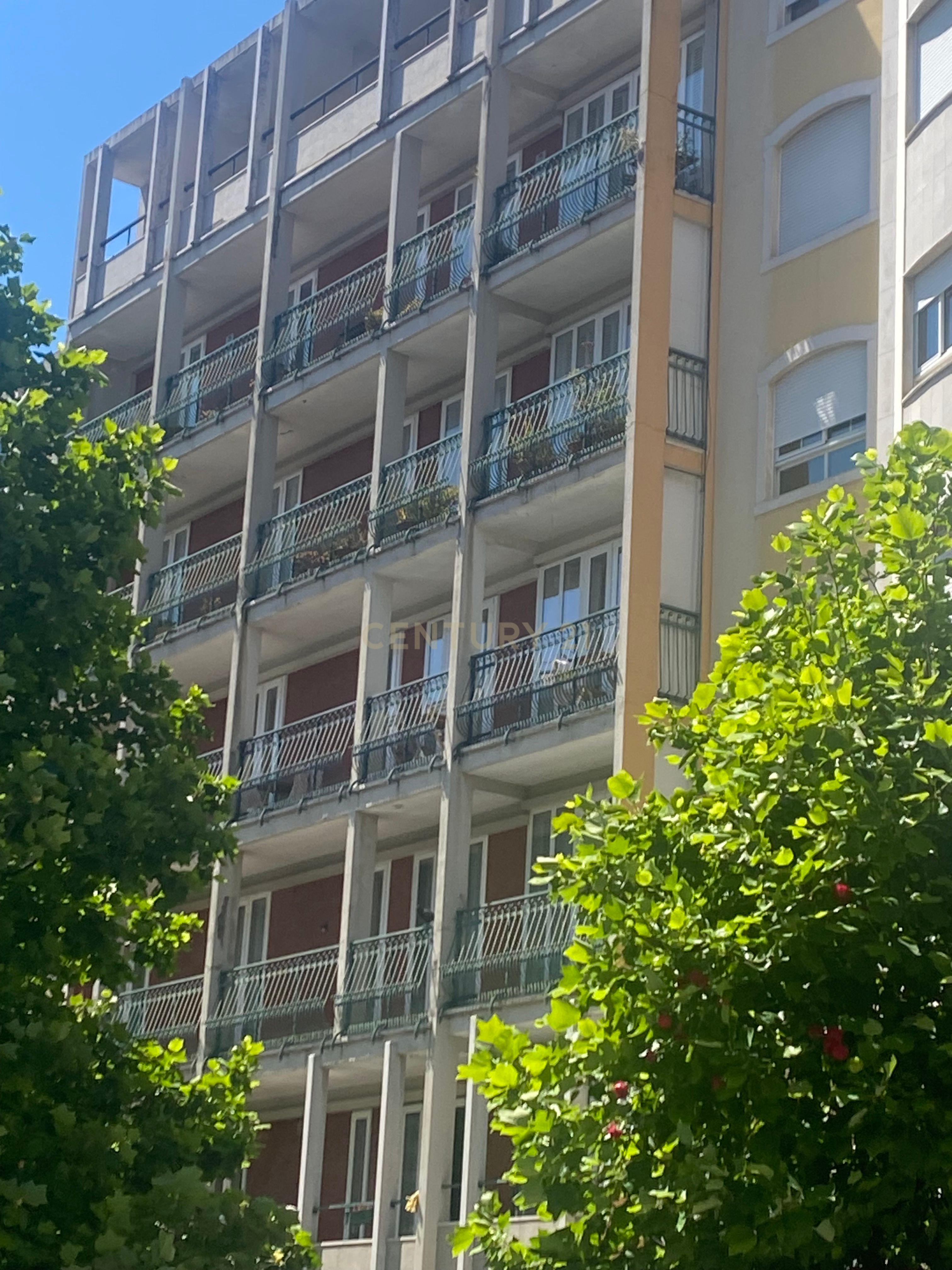 Apartamento  T5 Renovado -  Av Barbosa de Bocage - Image 1