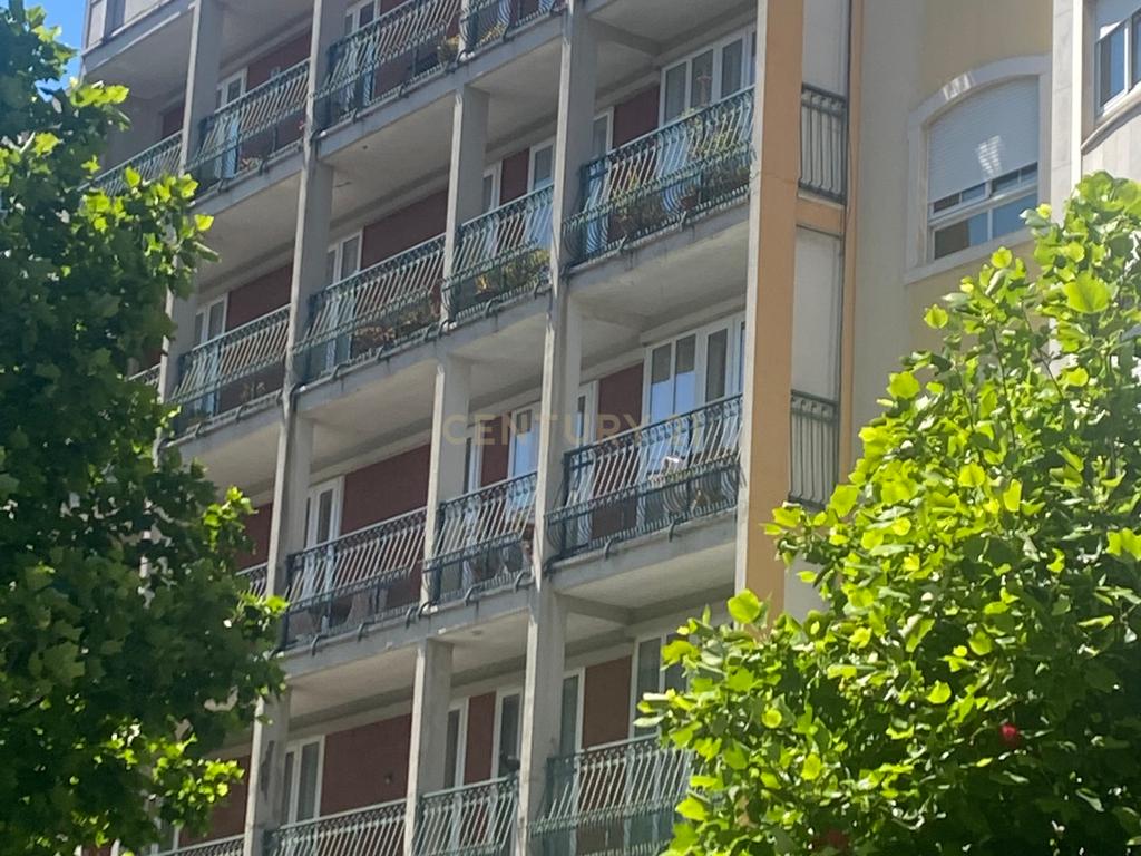 Amplo T5 Luminoso nas Avenidas Novas – Lisboa Centro - Image 1