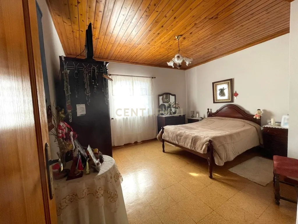 Exclusiva Moradia T4 Inserida em Lote de 753,5 m² nos Arrifes - Image 35