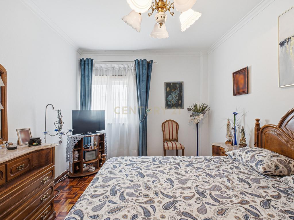 Apartamento T3 com Enorme Potencial de Remodelação na Moita - Image 17