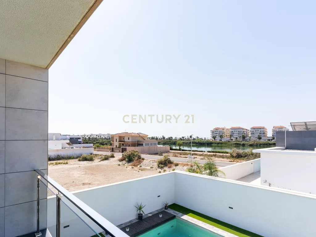 Luxuosa Moradia T4 com Vista Mar e Piscina em Almería - Image 76