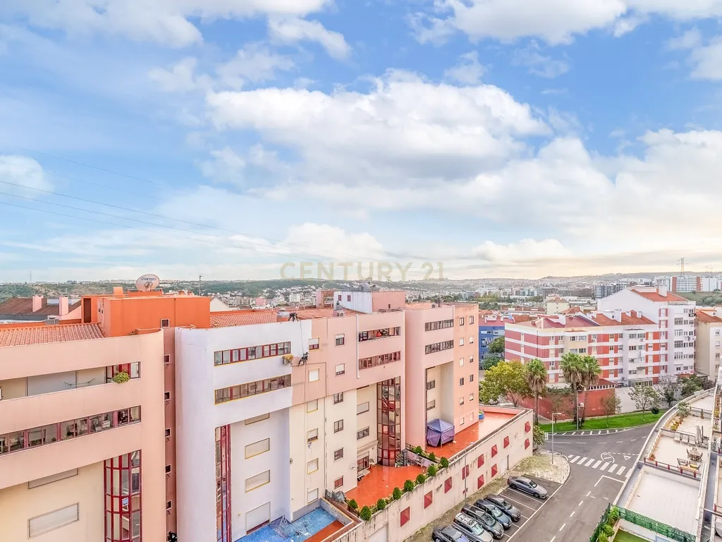Apartamento T3, com Box de 85 m2 e Arrecadação em Odivelas - Image 25