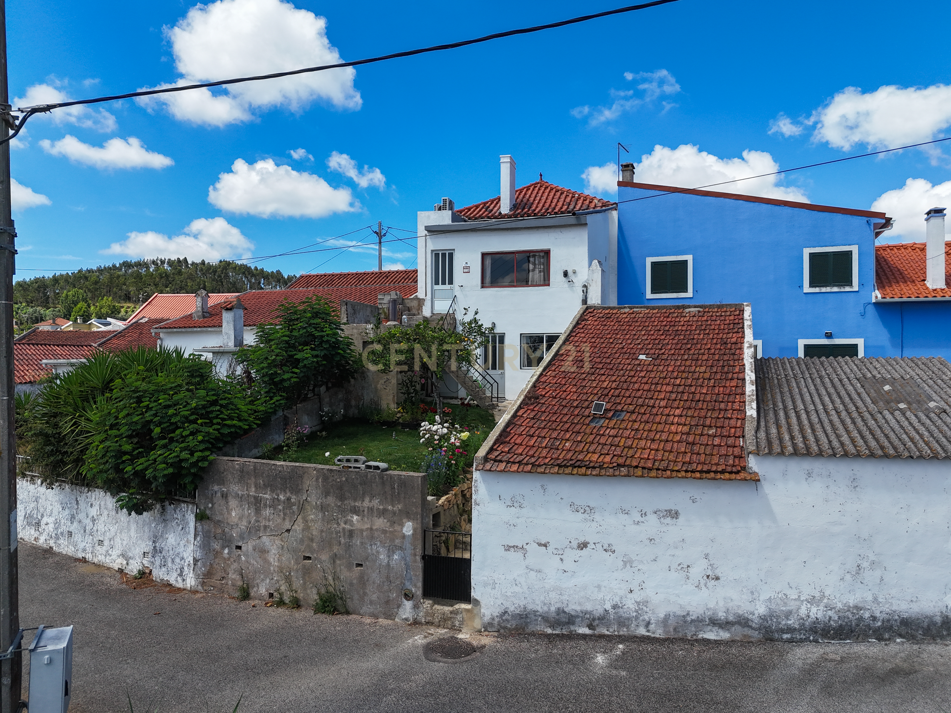 Fotografia 3 de Moradia T3 + espaço comercial + jardim | Vila Verde dos Francos, Alenquer