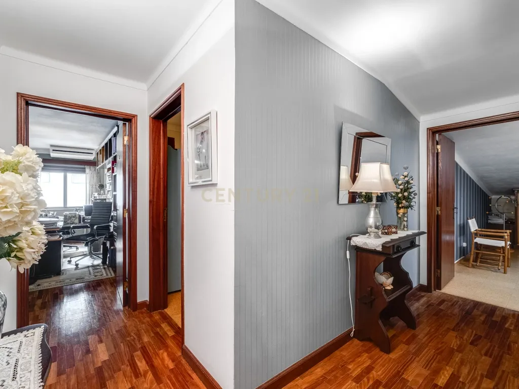 Há casas que se visitam… e há casas que se sentem. Esta é, sem dúvida, uma delas. - Image 24