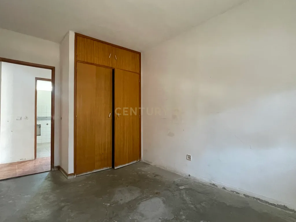 Apartamento T2 para Reabilitar, em São Sebastião, em Setúbal - Image 9