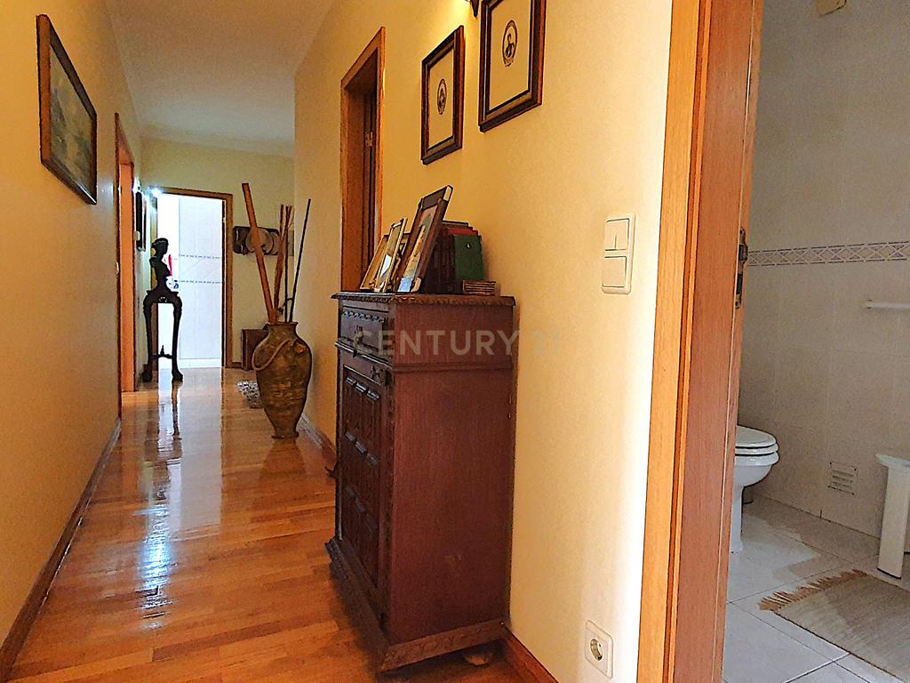 Apartamento T2 Centro da Cidade I  Garagem I Elevador - Image 11