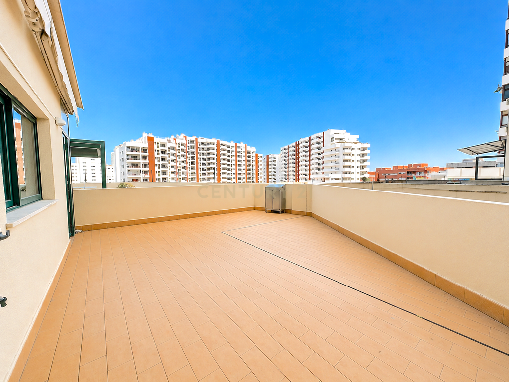 T1 com terraço privado a 350 metros do areal da praia da Rocha - Image 2