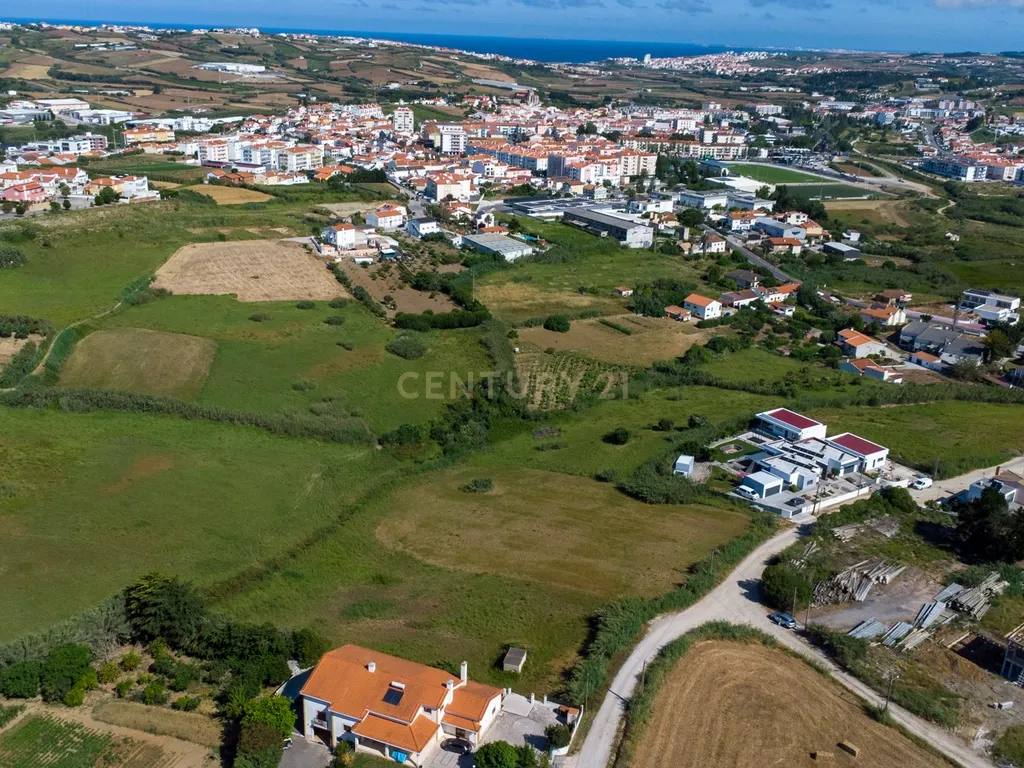 Terreno Urbanizável para Construção com 7.880 m² | Índice de Construção de 80% no Centro da Lourinhã - Image 3