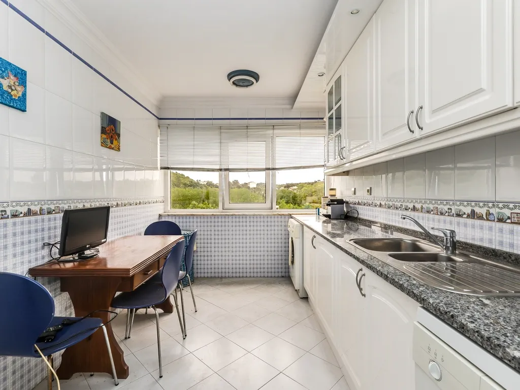 Apartamento T3 em Belas com 133m2 e box para uma viatura - Image 11