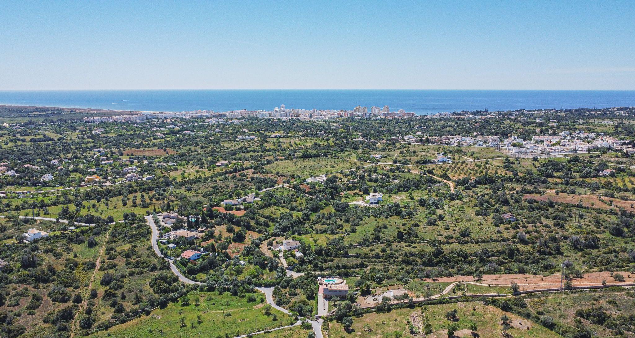 Fotografia 9 de Terreno rústico com 15.830 m² localizado na prestigiada zona da Torre, em Armação de Pêra.