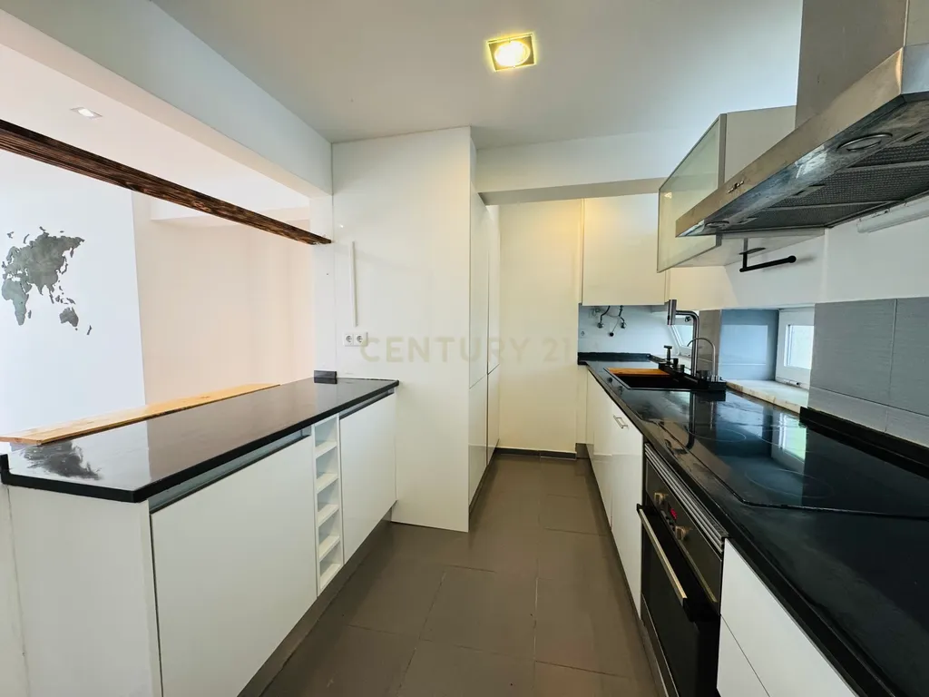 APARTAMENTO T3 REMODELADO NA ENCARNAÇÃO - Image 5