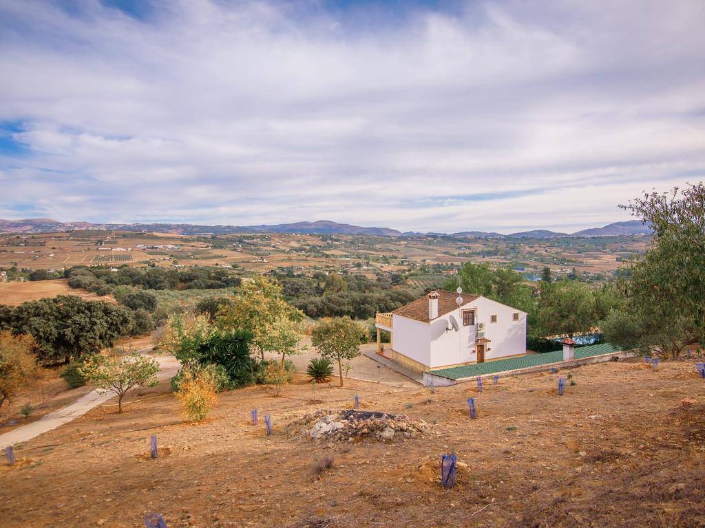 Uma propriedade rural rodeada pela natureza com uma casa de dois andares, piscina privada vedada e terraço para banhos de sol, licença turística, um olival produtivo, instalações para animais adaptáveis ​​e acesso pavimentado a apenas 10 minutos de Ronda. - Image 10