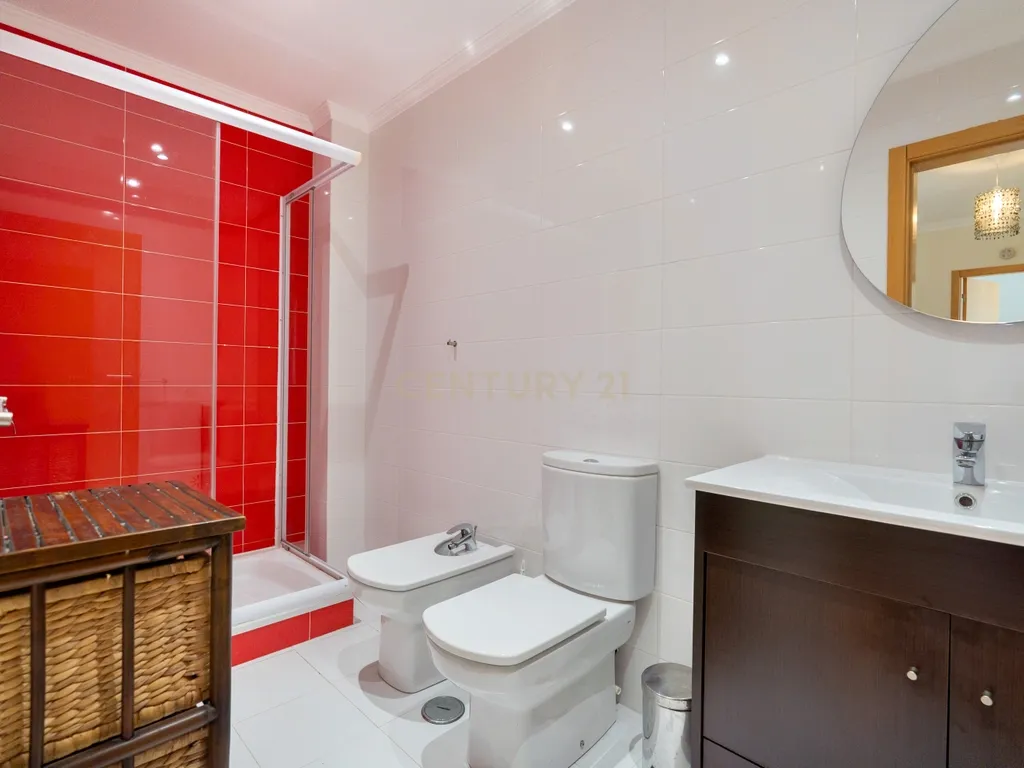 Apartamento Duplex em condomínio privado com piscina, e grande zona verde. - Image 26