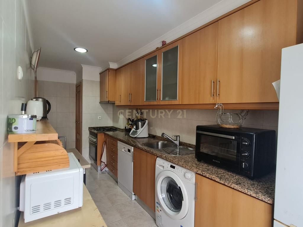Apartamento T3 com 82m² na Amadora – Excelente Estado e Localização Privilegiada - Image 8