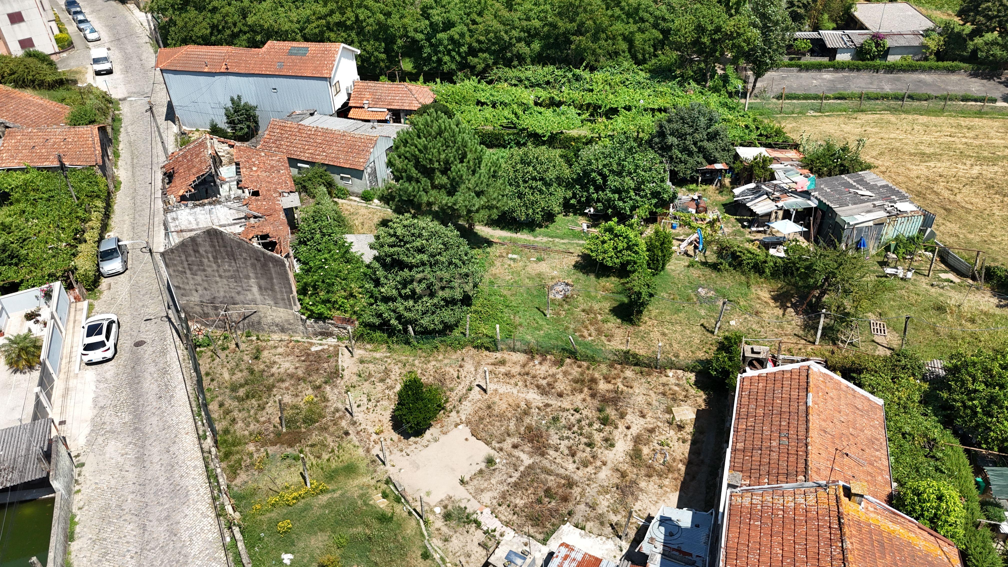 Fotografia 3 de TERRENO PARA CONSTRUÇÃO EM FÂNZERES | METRO | 1714M2