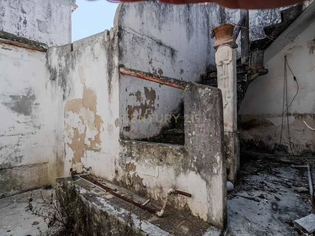 PRÉDIO PARA RECUPERAR, NO CENTRO HISTÓRICO DE PENICHE - Image 31
