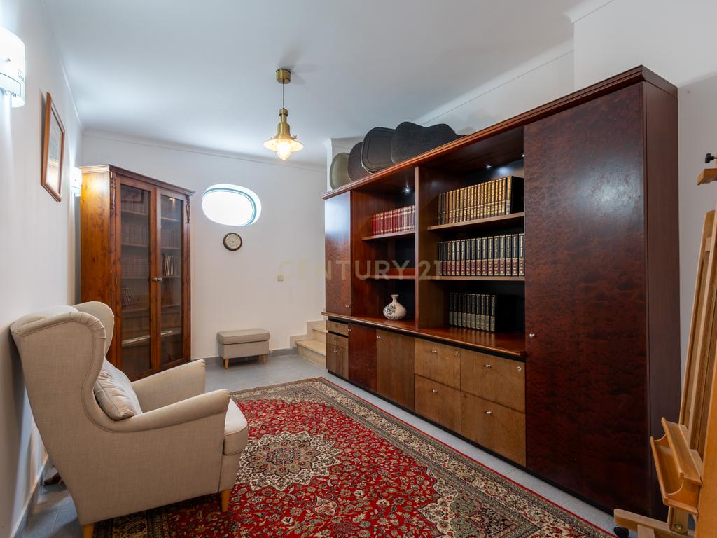 Moradia de Luxo com Vista Panorâmica sobre o Castelo do Bode e Piscina Privada - Image 14