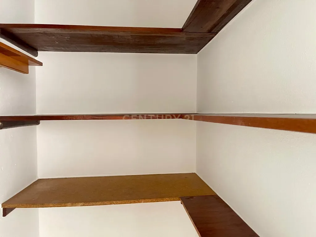 Apartamento Renovado com Vista Rio em Lisboa - Image 11