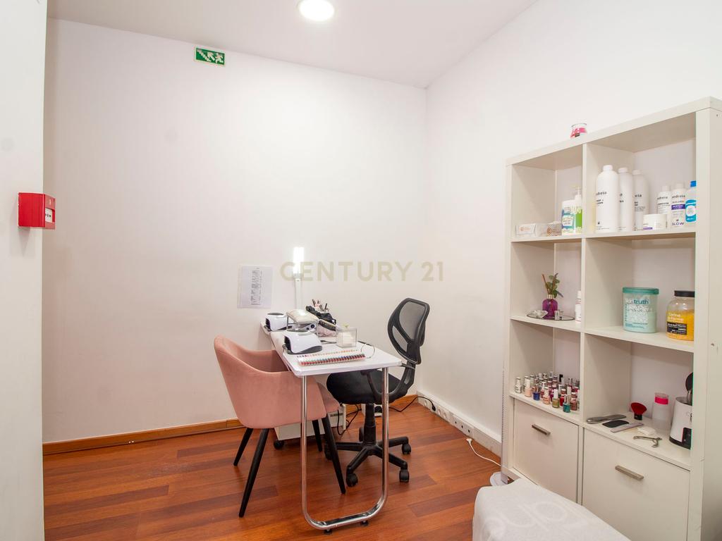 Loja No Centro do Funchal - para Trespasse - Image 9