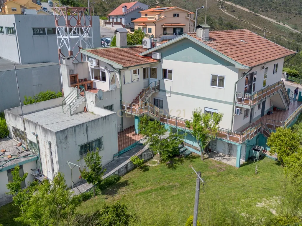 Moradia Bifamiliar T3+T3 em São Pedro da cova – Espaço, Tranquilidade e Conforto - Image 58