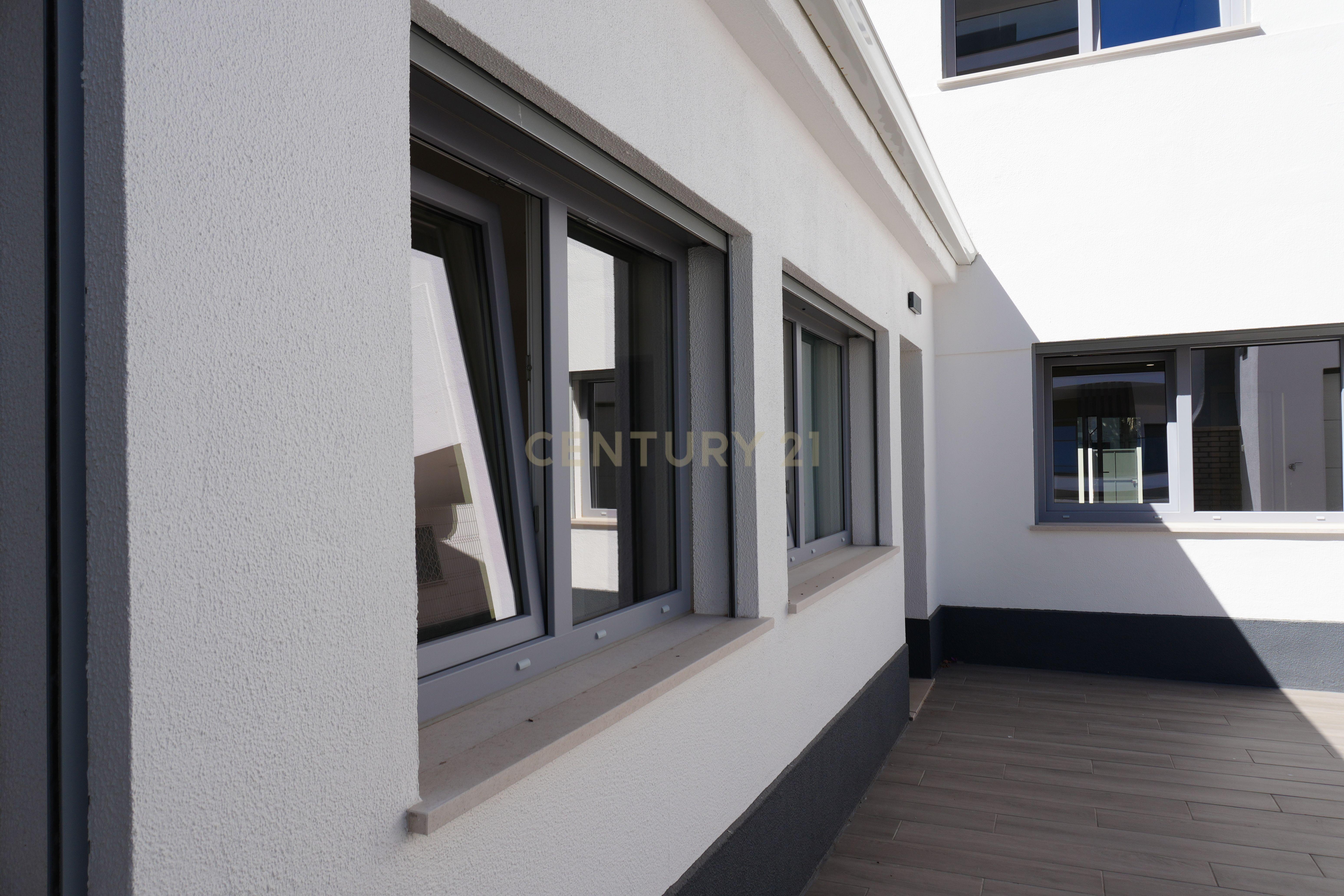 Fotografia 10 de Luxuosa Moradia Nova na Costa da Caparica, Almada