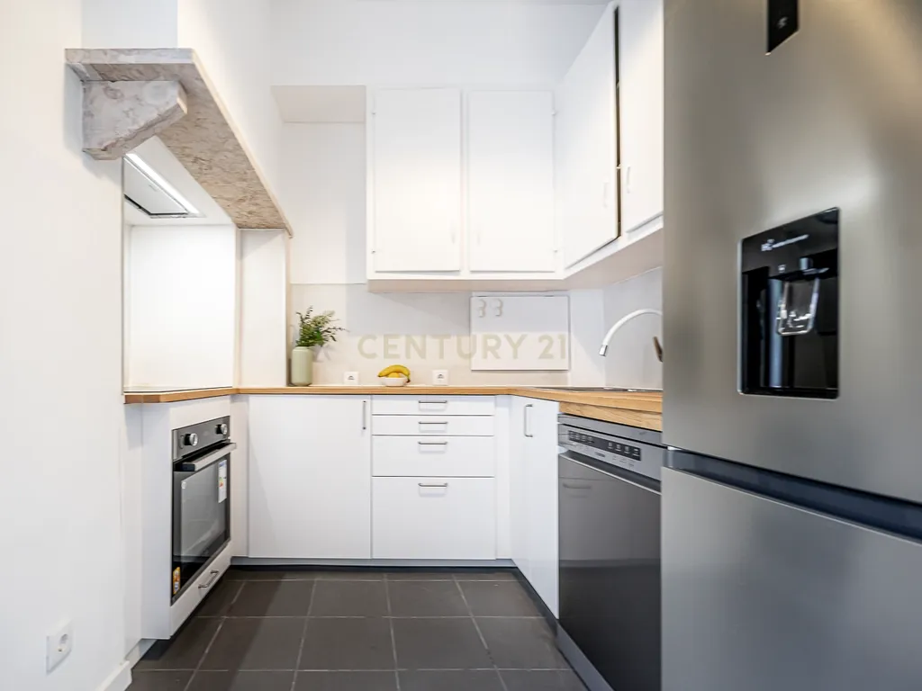 Apartamento T2 para Arrendamento – Rua São João da Mata, Lisboa - Image 7