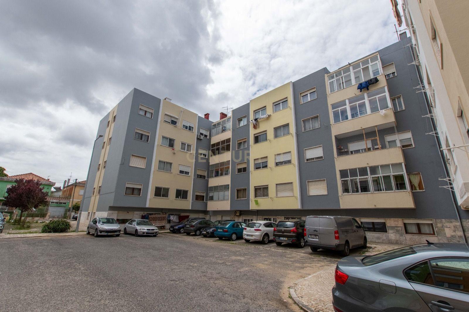 Apartamento T2/cave em Sintra: Conforto e Acessibilidade  - Image 17