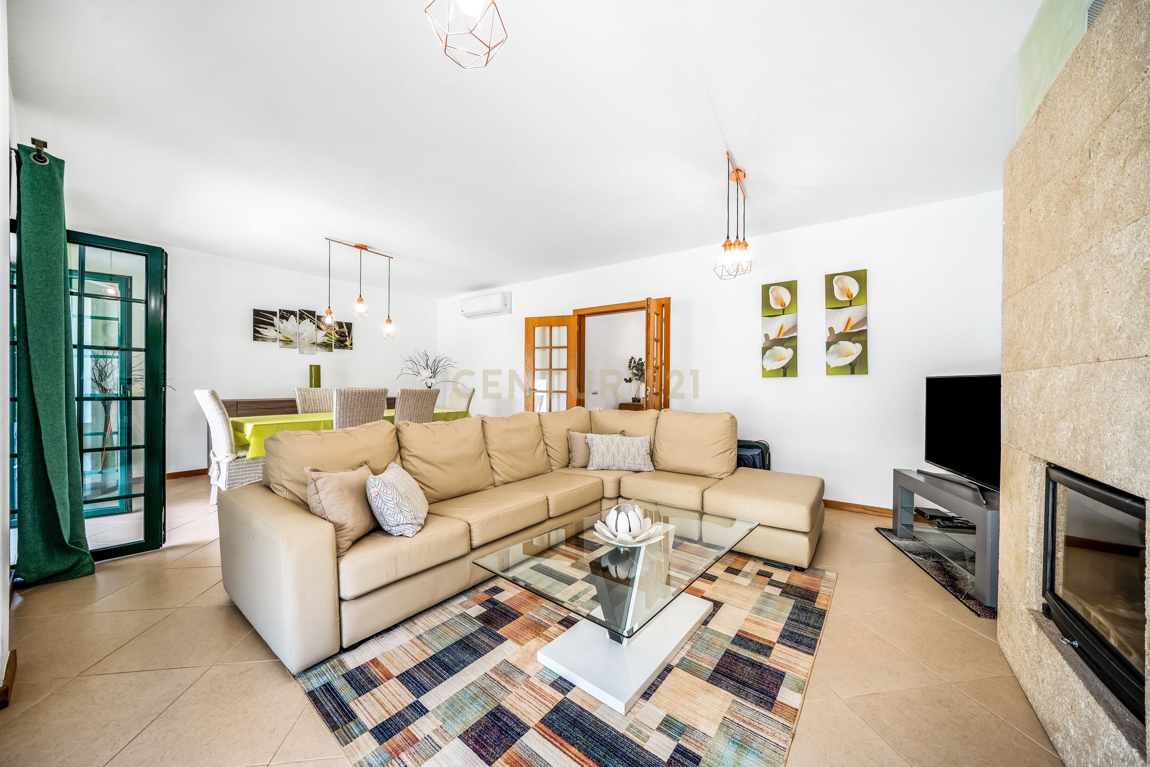 Fotografia 4 de Moradia de Canto T2+2 com jardim em Condomínio Privado com Piscina – Ferreiras, Albufeira