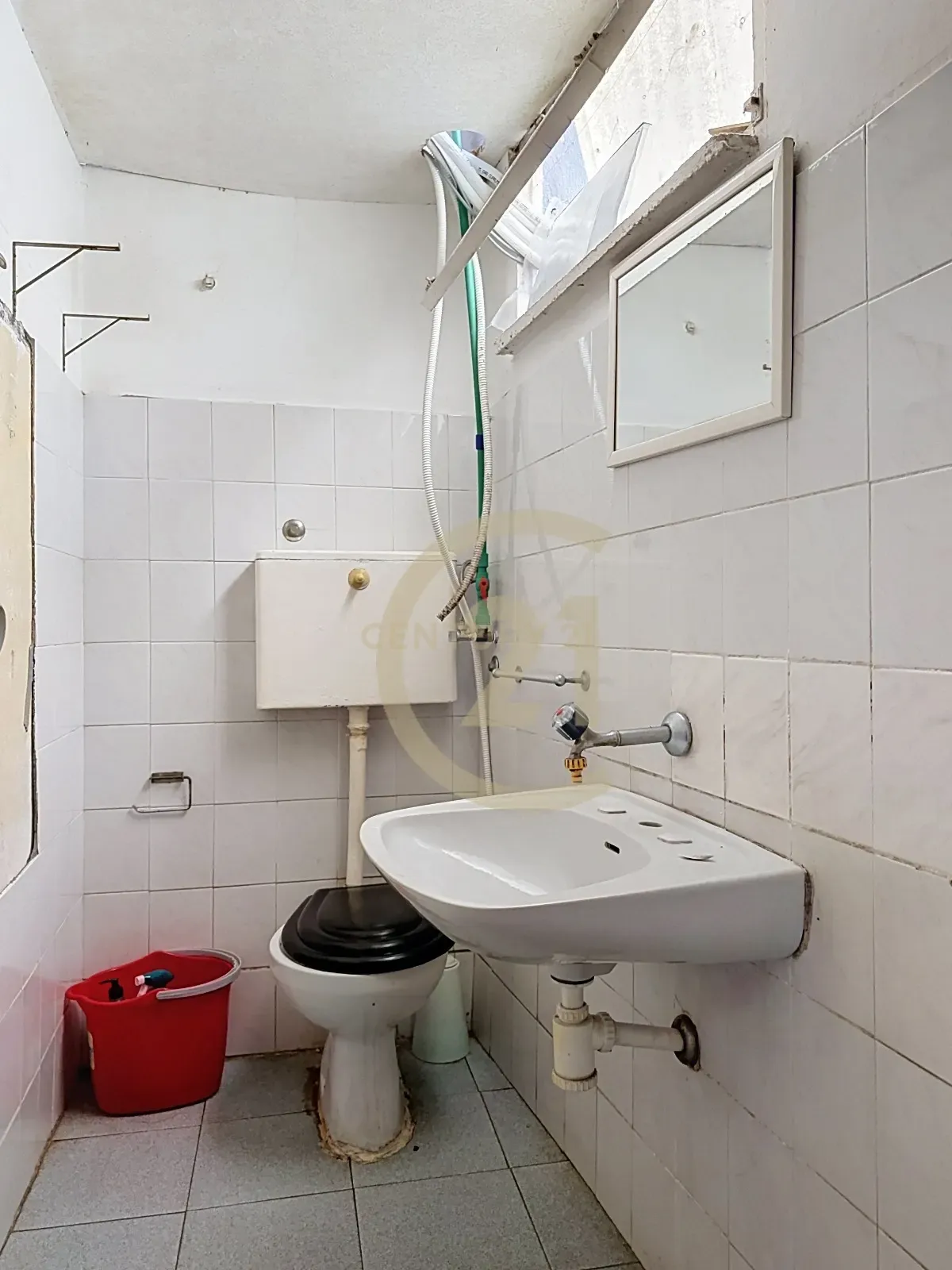 Fotografia 9 de Moradia com Espaço Comercial no Coração de Angra do Heroísmo – Uma Oportunidade Única de Investimento