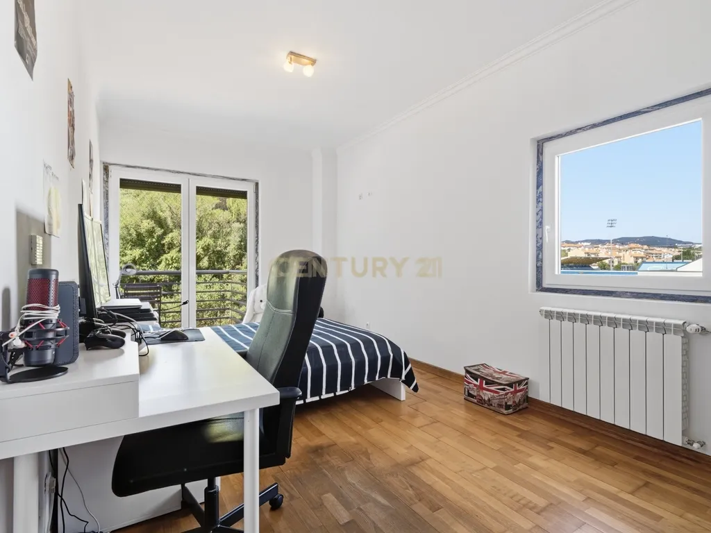 Elegante Apartamento T3 no Estoril com Box Fechada para 3 carros a poucos metros da praia - Image 22