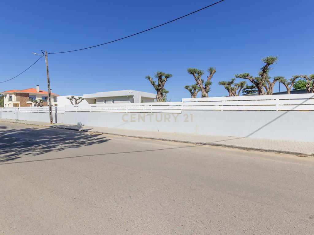 Vila Alegre / Fernão Ferro - Luxuosa moradia isolada térrea de 4 assoalhadas com arquitetura comtemporânea inserida em lote de 2775 m² - Image 33