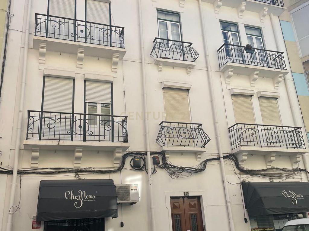 Apartamento T2 no vibrante bairro de Benfica - Image 14