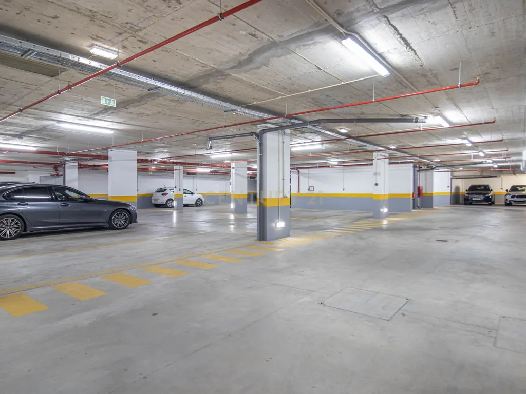 Apartamento T2 em Condomínio com Piscina e Garagem - Areeiro - Image 16