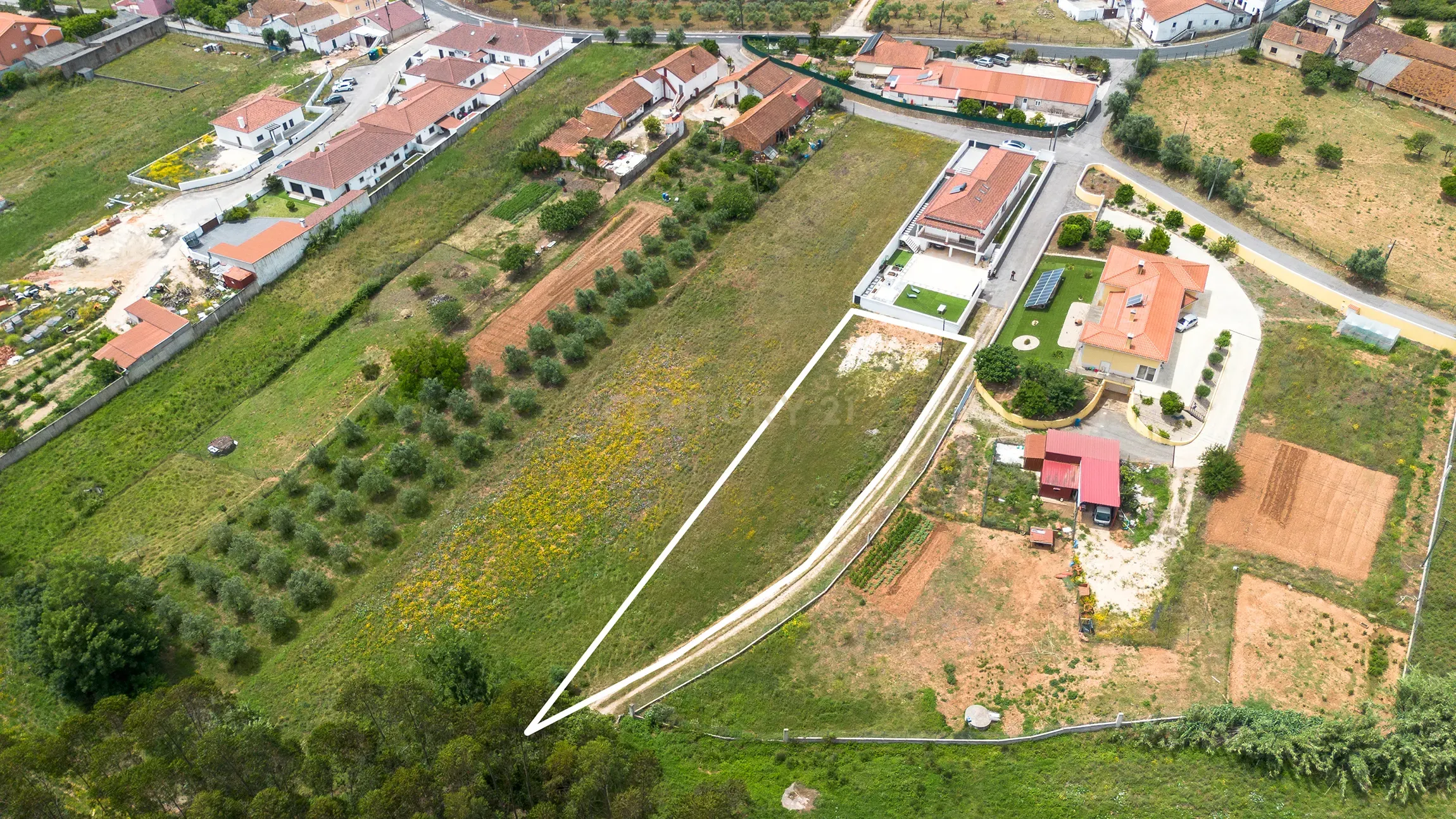 Viva Entre a Serra e Lisboa | Moradia Térrea Nova com Terreno Excecional, junto às Salinas de Rio Maior. - More
